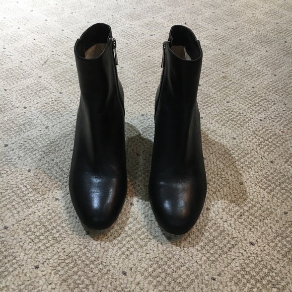 SOLD!! Michael Kors “Sabrina” Leather Ankle Boots. - Picture 2 of 11